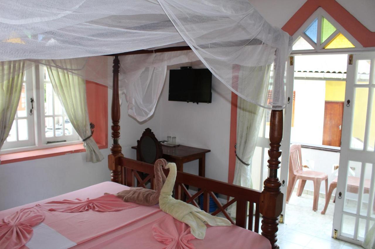 Blue Eyes Inn Unawatuna Exterior photo