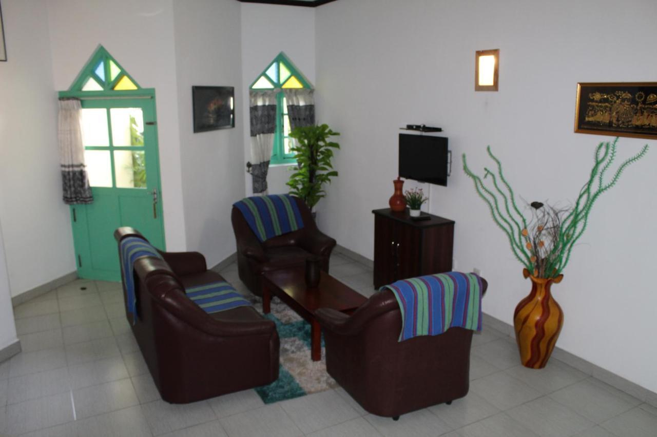 Blue Eyes Inn Unawatuna Exterior photo