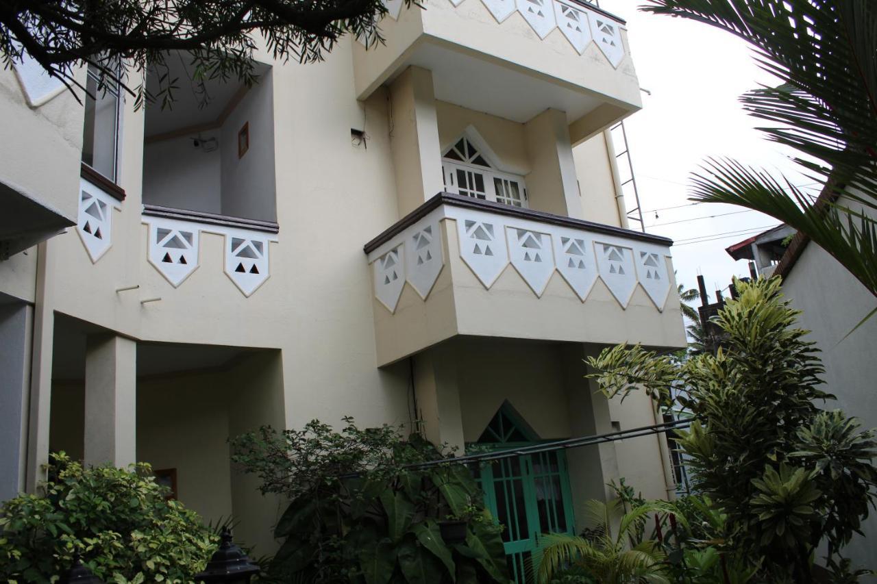 Blue Eyes Inn Unawatuna Exterior photo