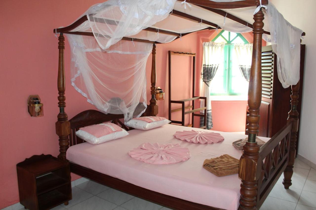 Blue Eyes Inn Unawatuna Exterior photo