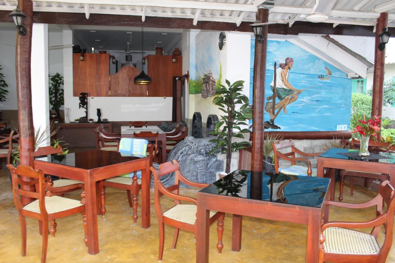 Blue Eyes Inn Unawatuna Exterior photo