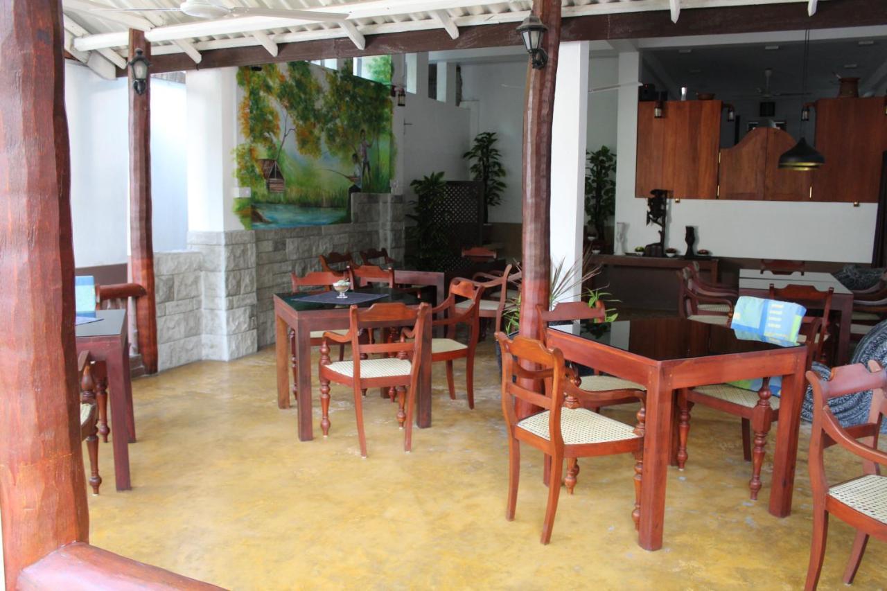 Blue Eyes Inn Unawatuna Exterior photo