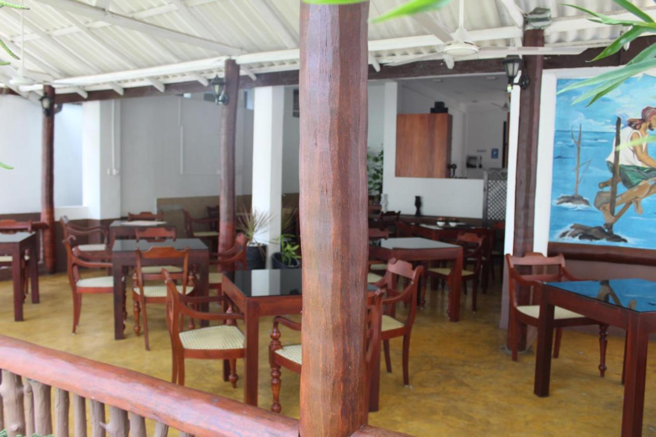 Blue Eyes Inn Unawatuna Exterior photo
