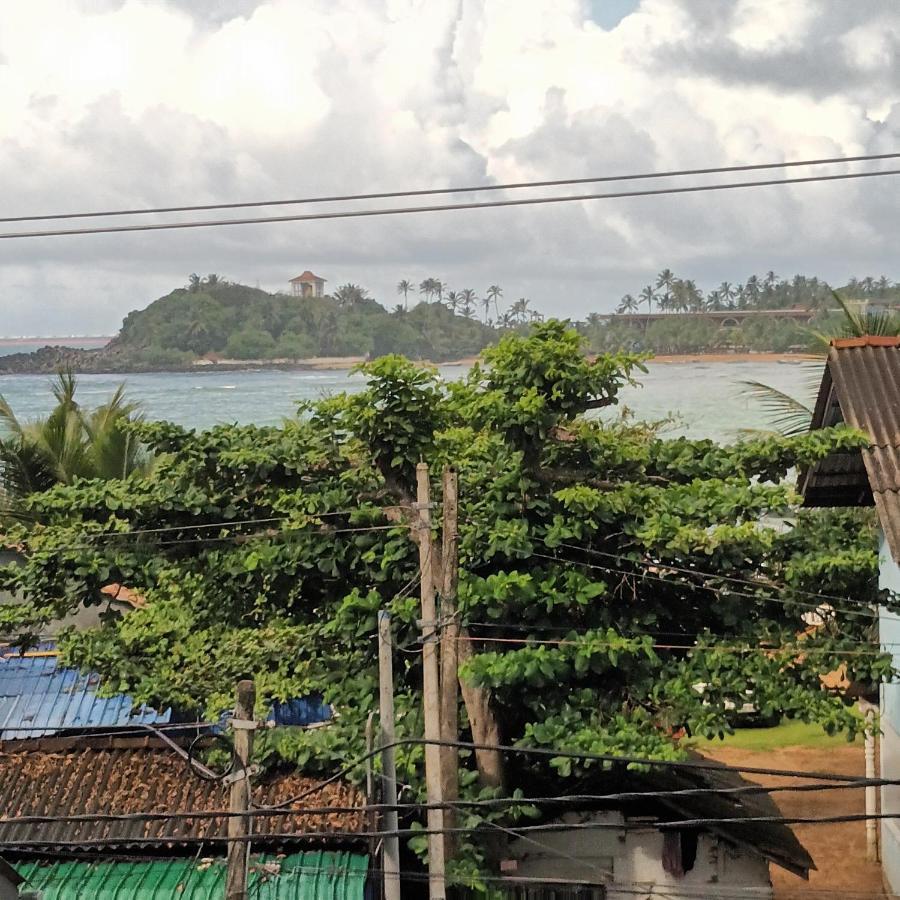 Blue Eyes Inn Unawatuna Exterior photo