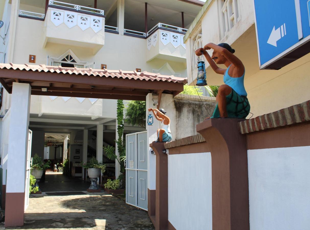 Blue Eyes Inn Unawatuna Exterior photo