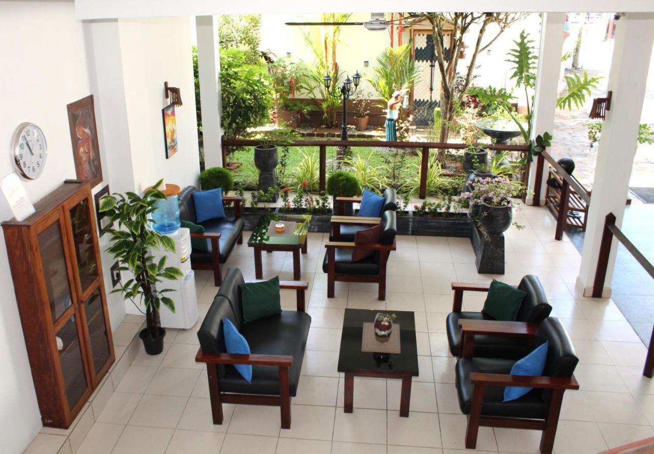 Blue Eyes Inn Unawatuna Exterior photo